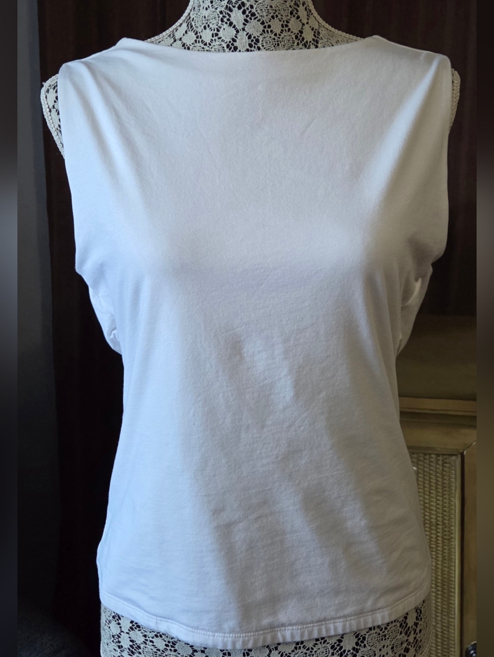 Bra-Free Short-Sleeve Cowl-Back Hardware Top (WHITE)